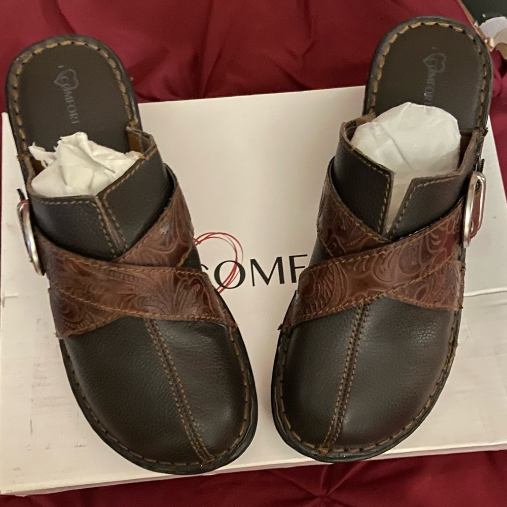 Women’s Clogs Brown. Barely worn.